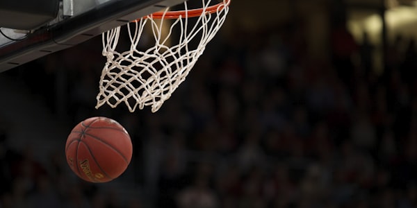 NBA新赛季湖人队与勇士队实力对比数据分析图片